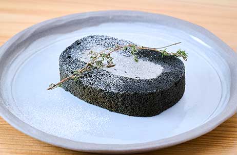あん生ロールケーキ〜黒ごま〜
